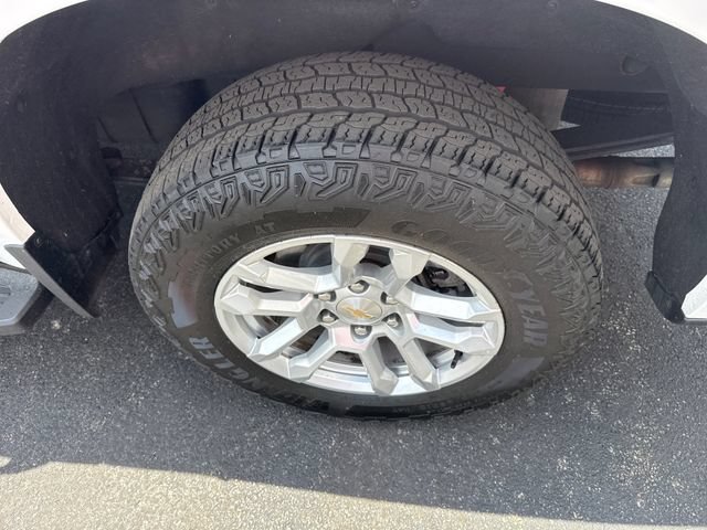 Used 2023 Chevrolet Silverado 1500 LT AWD/4WD image 18