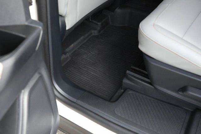 Certified 2025 Ford Explorer Active w/ Active Comfort Package image 32