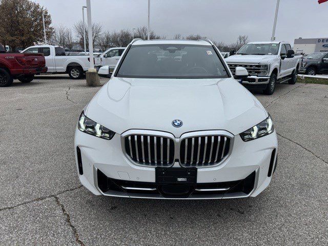 Used 2025 BMW X5 xDrive50e image 2