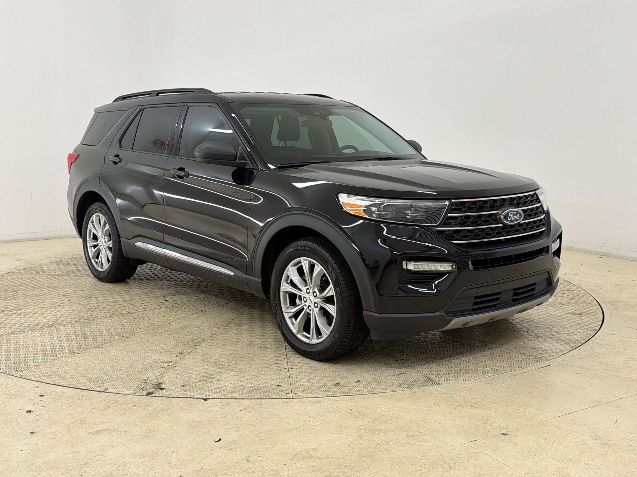 Certified 2023 Ford Explorer XLT w/ Equipment Group 202A RWD image 7