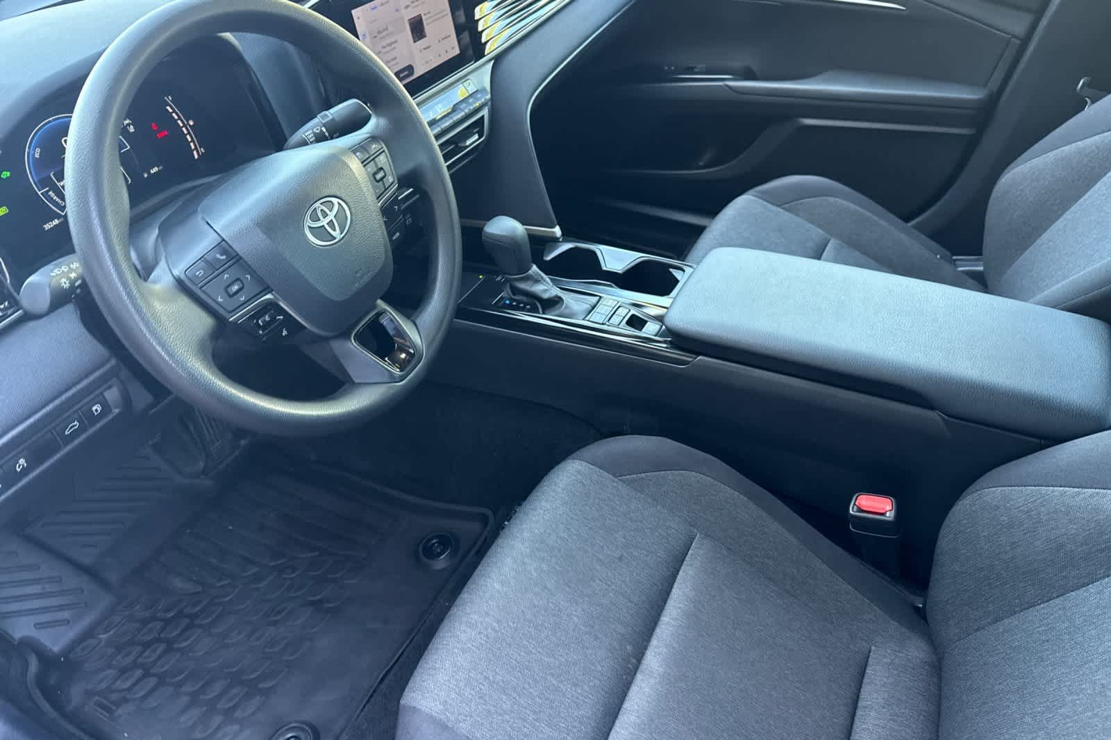 Used 2025 Toyota Camry LE AWD/4WD image 11