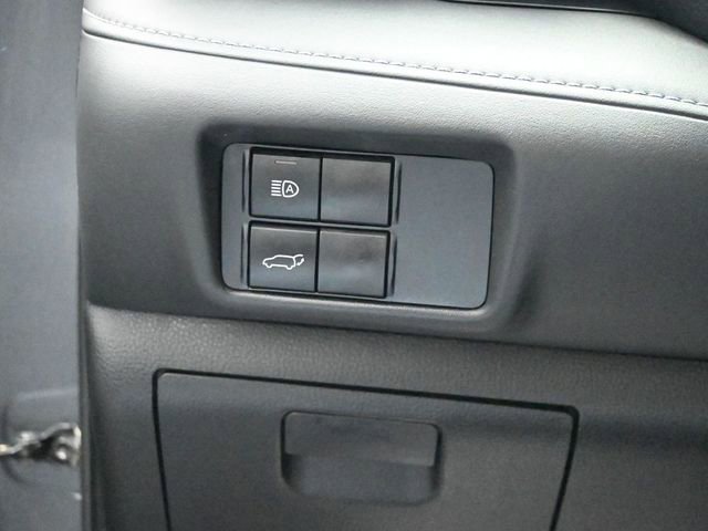 Used 2021 Toyota Highlander XLE AWD/4WD image 11