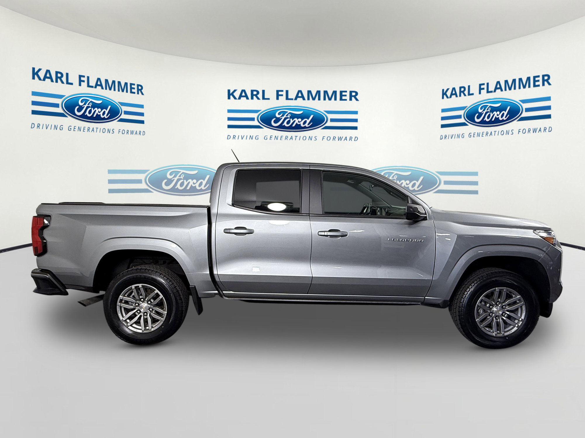 Used 2024 Chevrolet Colorado LT w/ LT Convenience Package II image 2