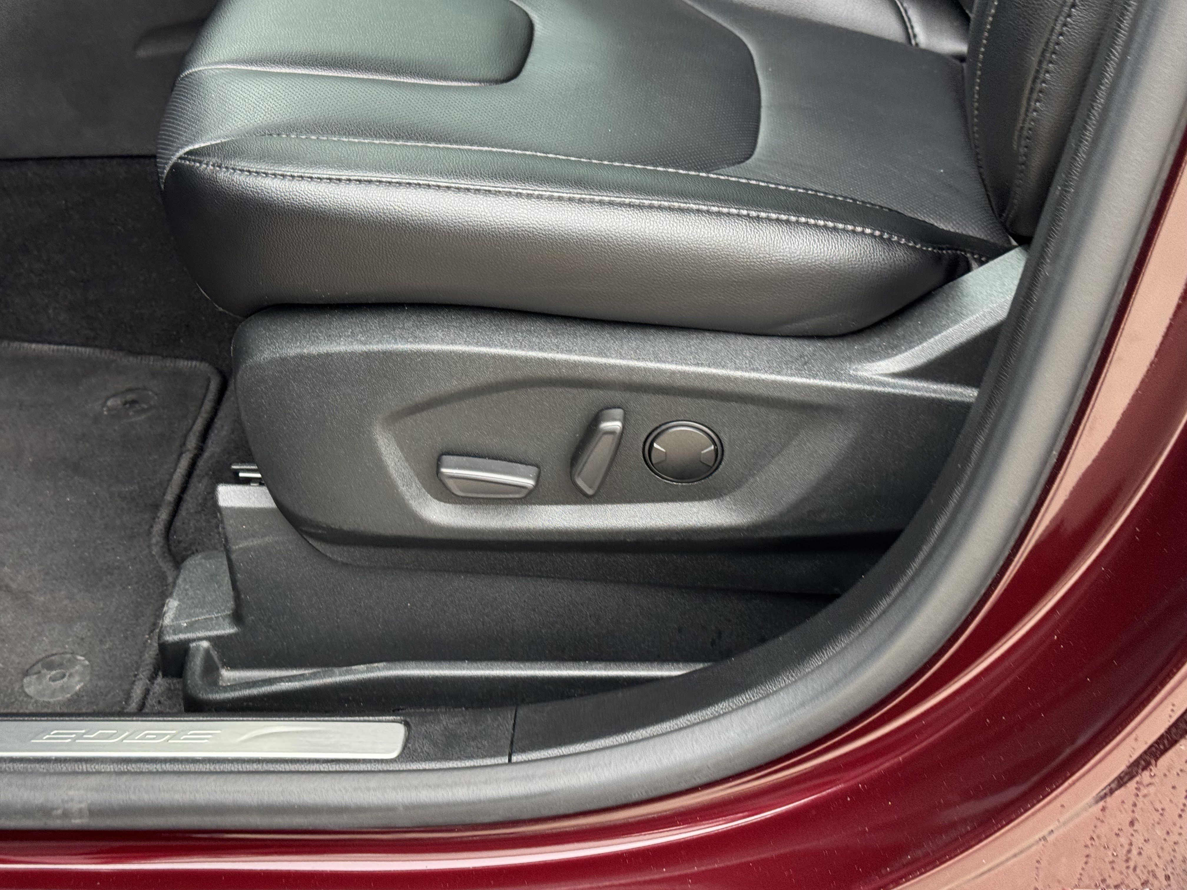 Certified 2022 Ford Edge Titanium w/ Equipment Group 301A image 18