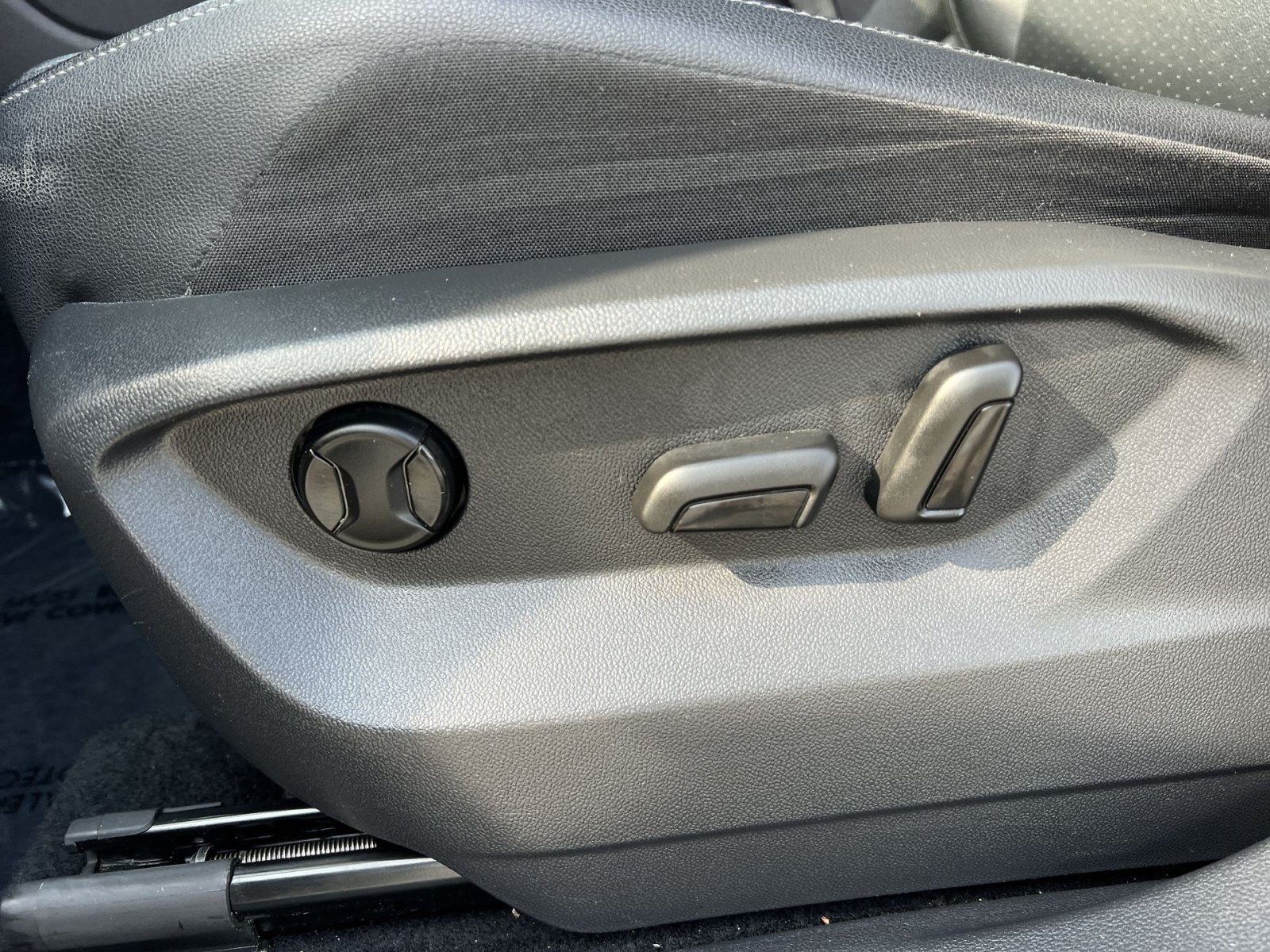Used 2020 Volkswagen Tiguan SE AWD/4WD image 14