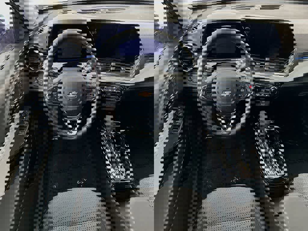 Used 2025 Chevrolet Trax LT w/ LT Convenience Package image 13