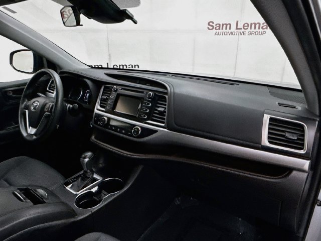Used 2019 Toyota Highlander LE AWD/4WD image 28