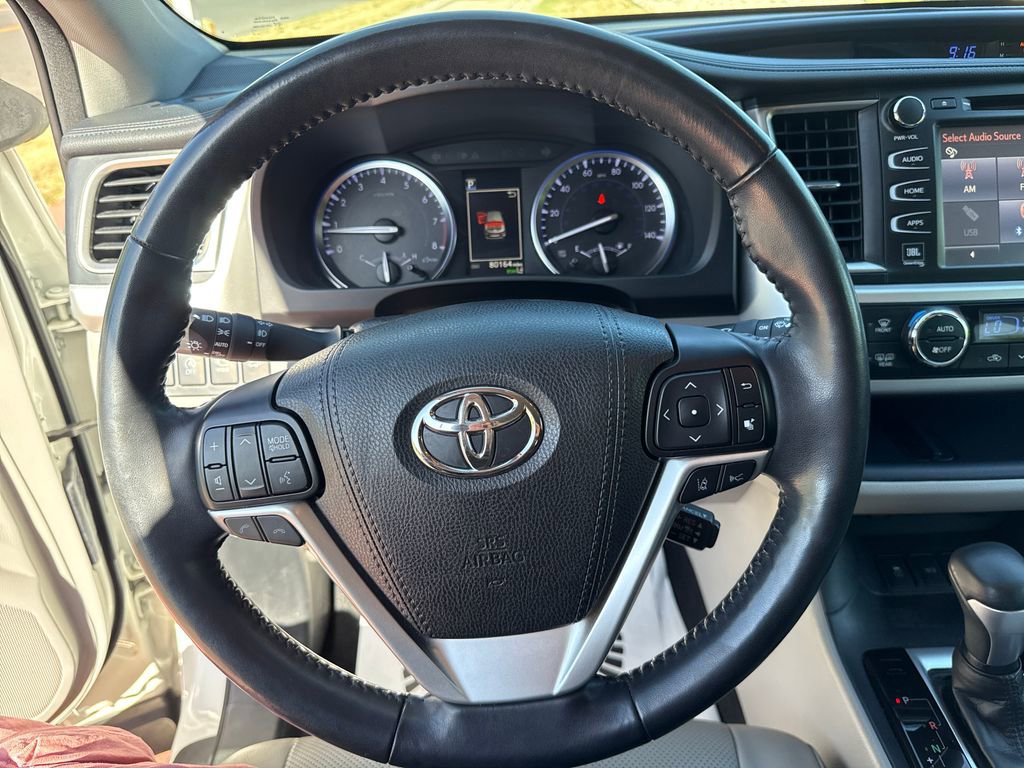 Used 2018 Toyota Highlander Limited Platinum AWD/4WD image 18