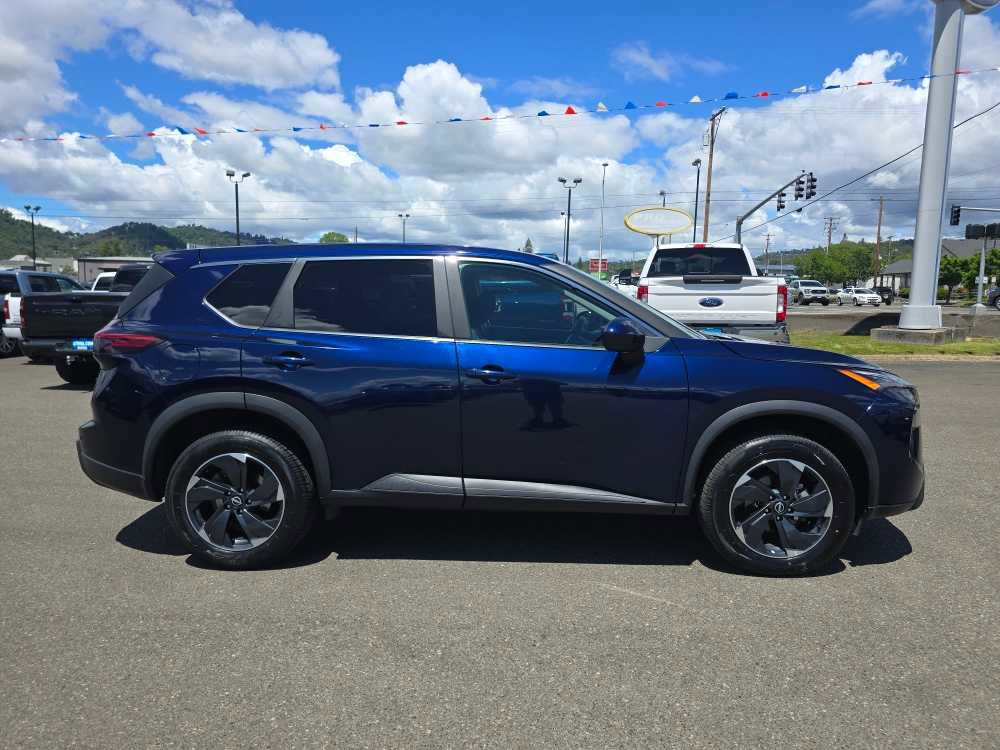 Used 2024 Nissan Rogue SV AWD/4WD image 6