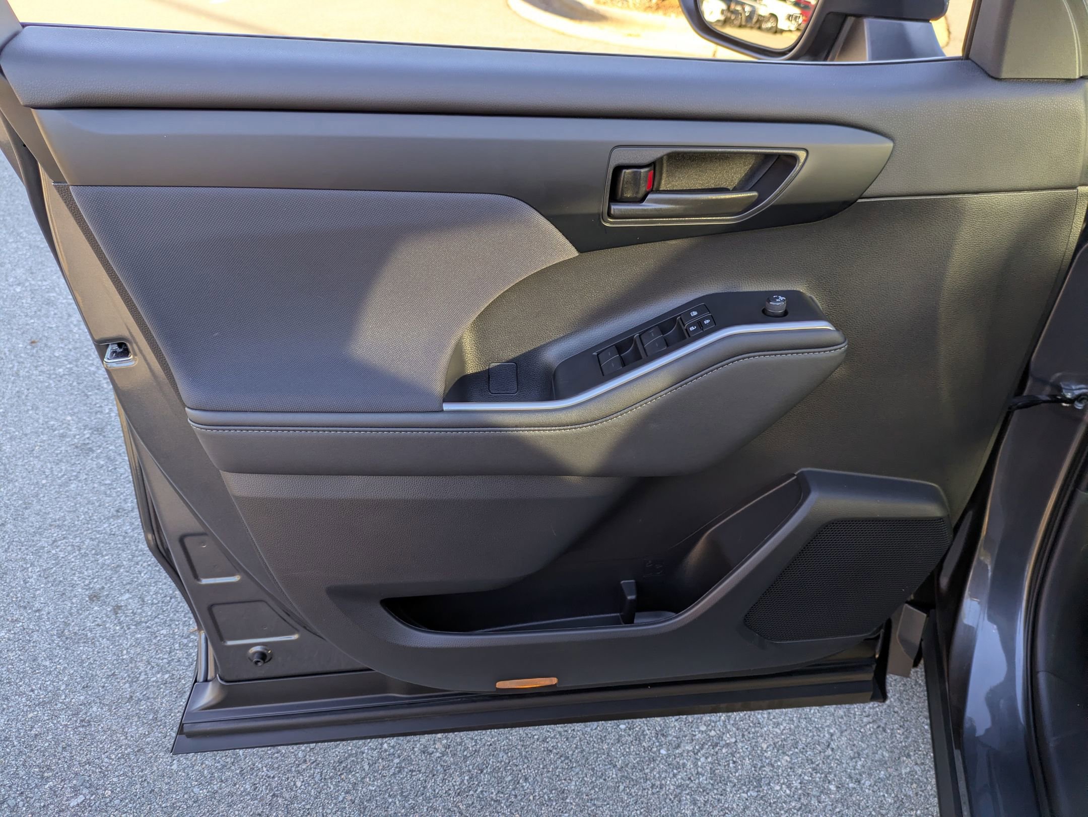 Used 2023 Toyota Highlander Limited image 15