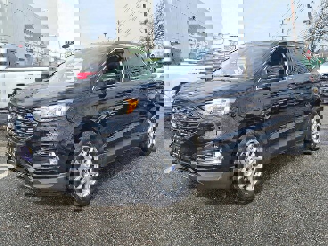 Certified 2022 Ford Edge SEL w/ Convenience Package image 2