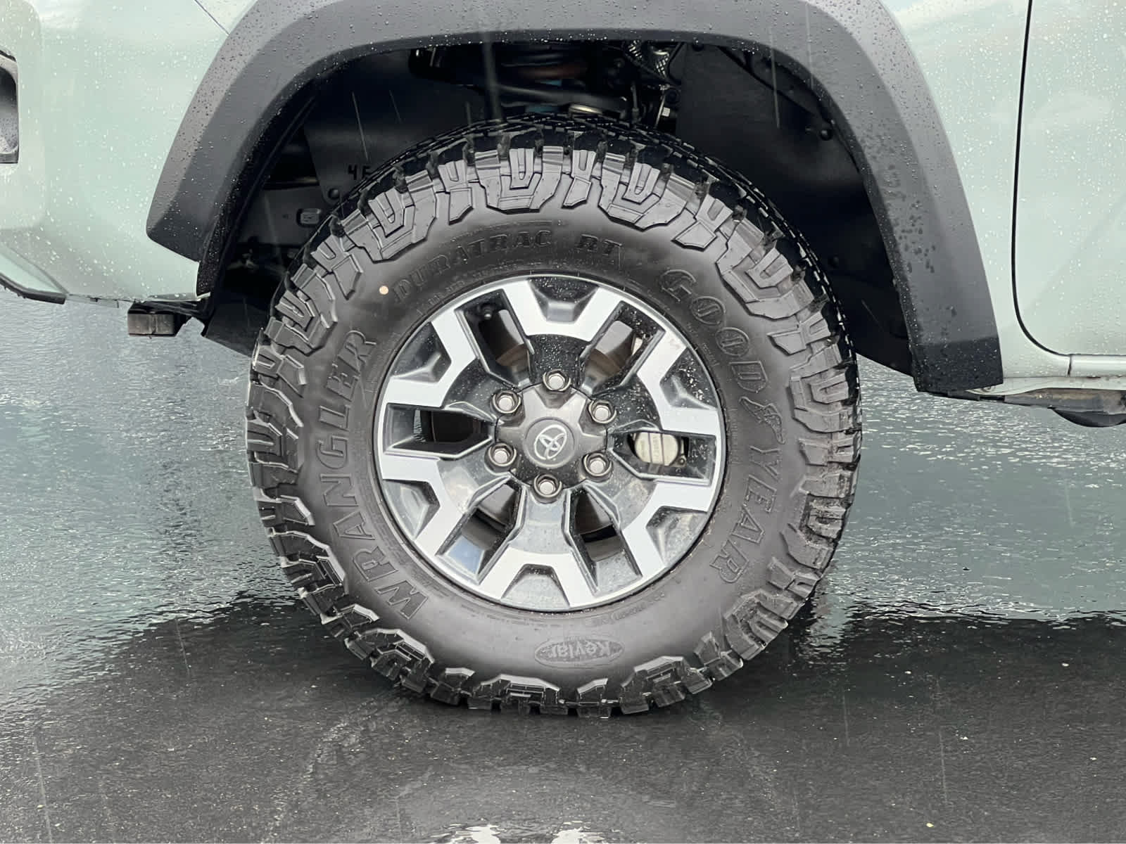 Used 2022 Toyota Tacoma TRD Off-Road AWD/4WD image 14