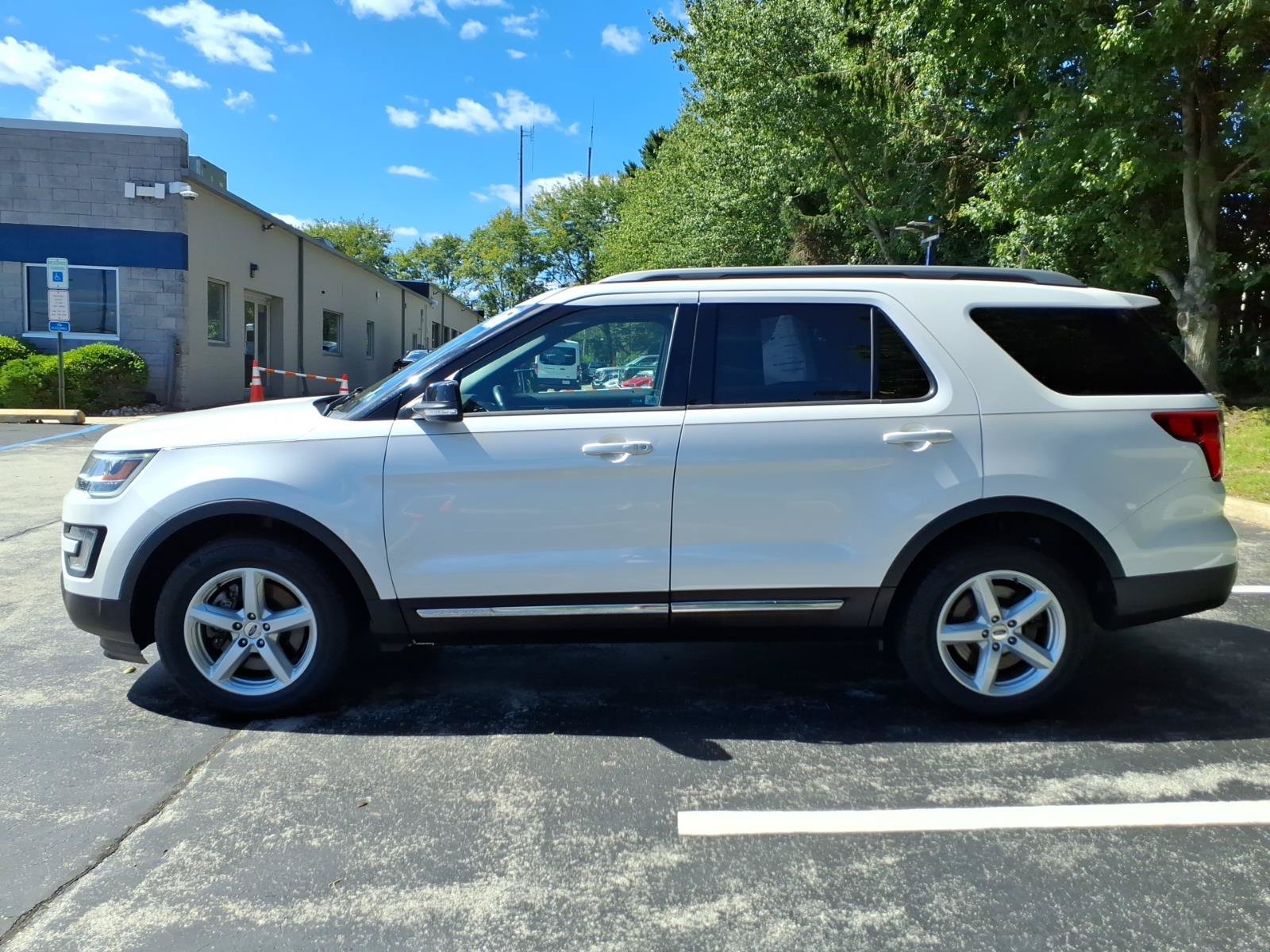 Certified 2017 Ford Explorer XLT w/ Equipment Group 202A AWD/4WD image 7