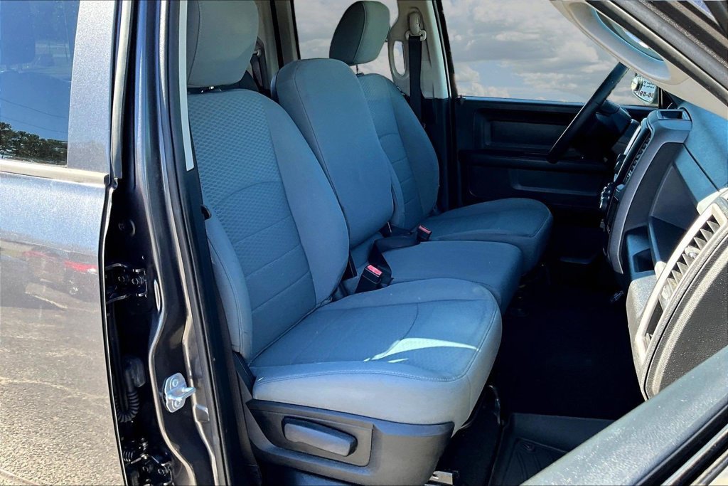 Used 2017 RAM 1500 Express RWD image 31