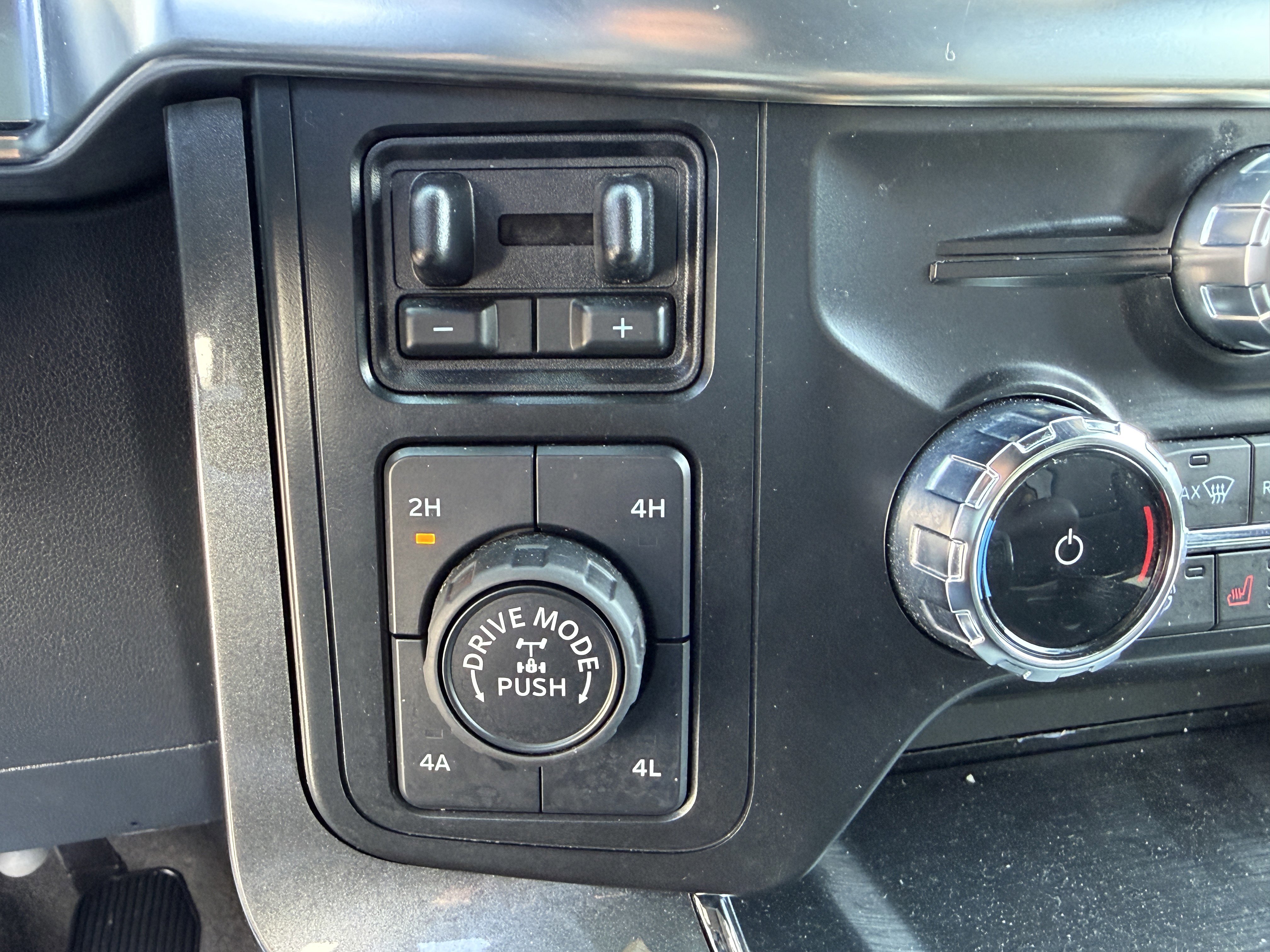 Certified 2023 Ford F150 Lariat w/ Equipment Group 502A High image 19