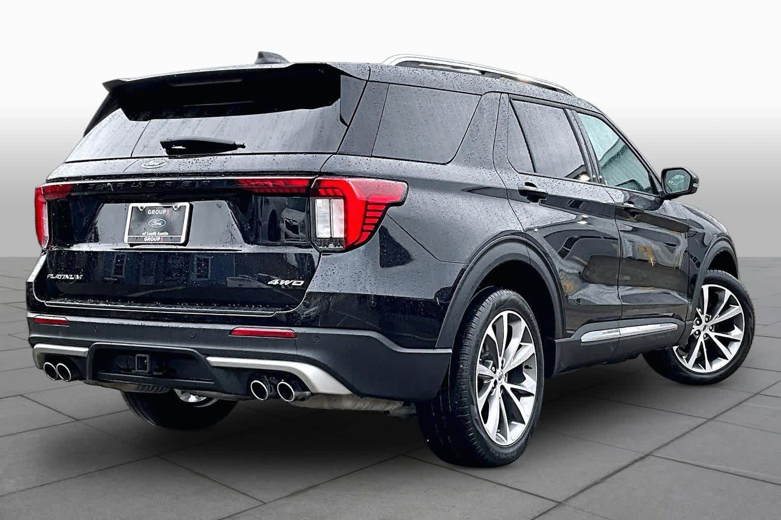 Certified 2025 Ford Explorer Platinum w/ Ultimate Package AWD/4WD image 13