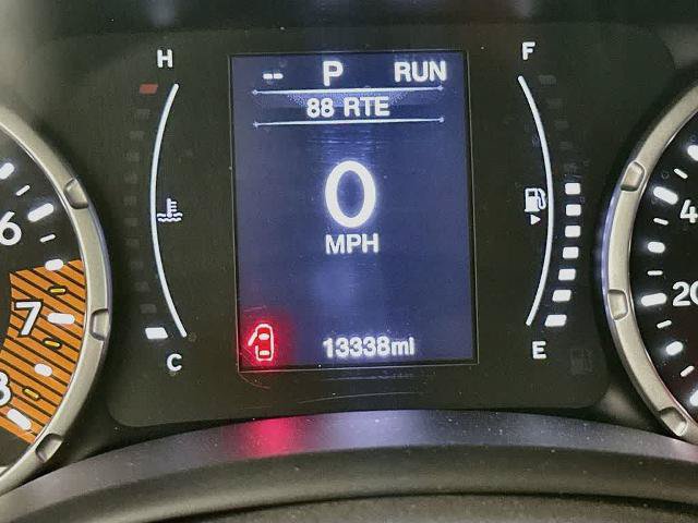 Used 2023 Jeep Renegade Latitude AWD/4WD image 19
