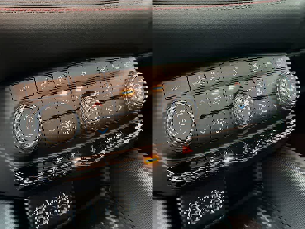 Used 2025 Dodge Durango R/T image 18