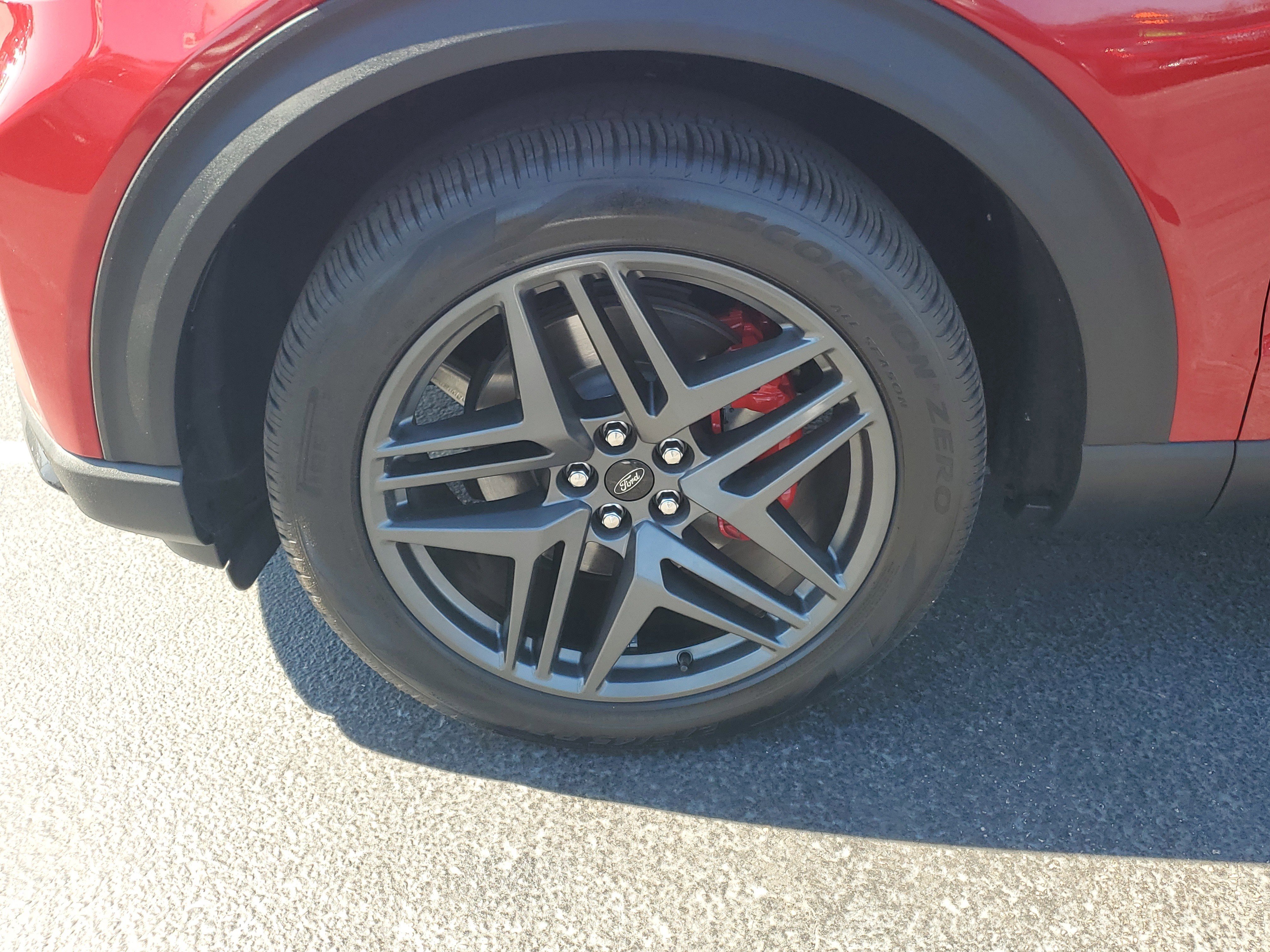 Certified 2025 Ford Explorer ST-Line w/ Premium Package image 8