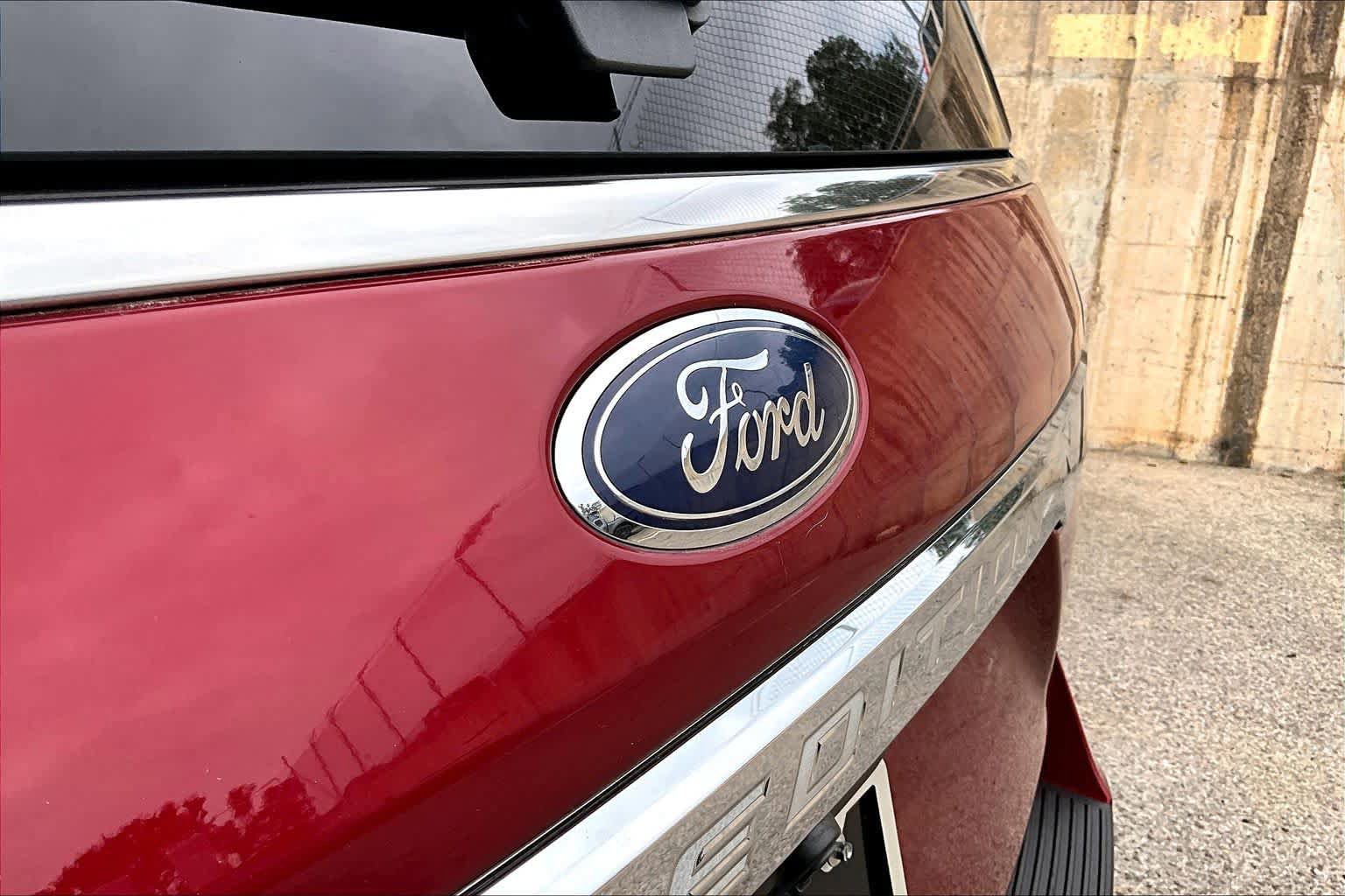 Certified 2018 Ford Expedition Limited w/ Equipment Group 301A RWD image 31