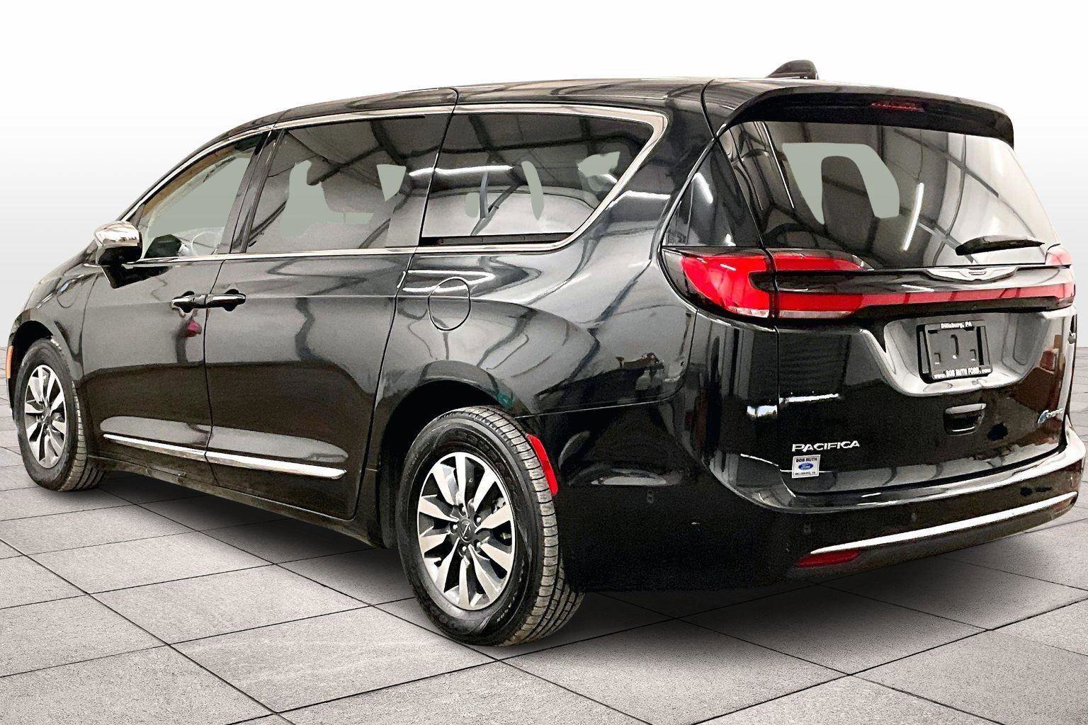 Used 2022 Chrysler Pacifica Limited image 4