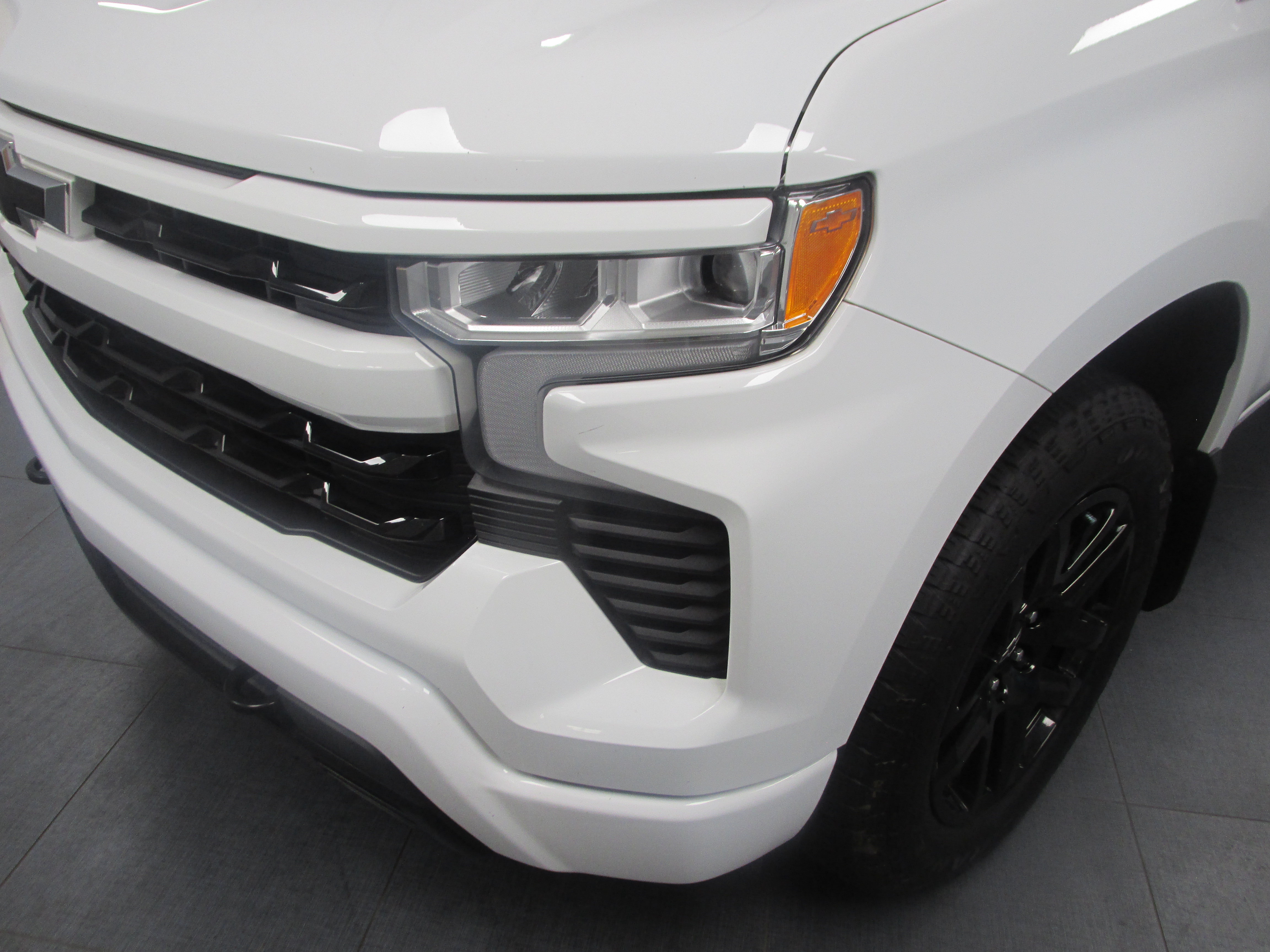 Used 2023 Chevrolet Silverado 1500 RST w/ Z71 Off-Road Package AWD/4WD image 9