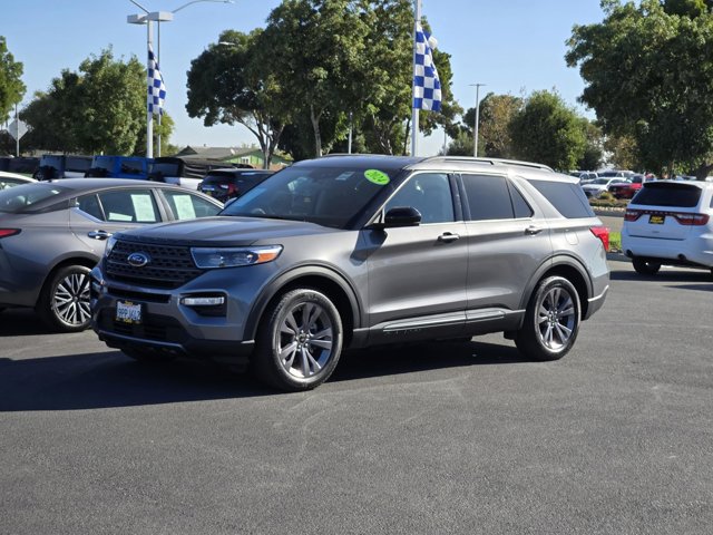 Certified 2024 Ford Explorer XLT w/ Equipment Group 202A RWD image 6