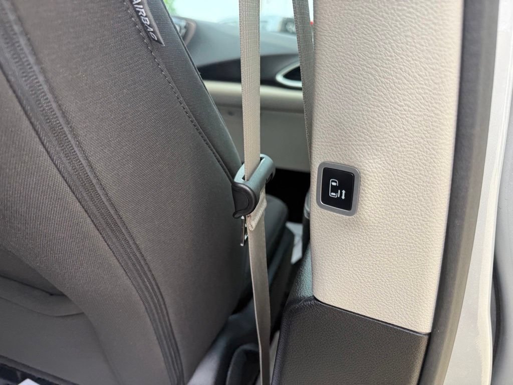 Used 2024 Chrysler Voyager LX FWD image 15
