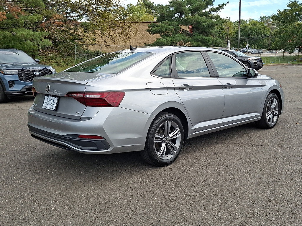 Used 2023 Volkswagen Jetta SE FWD image 9