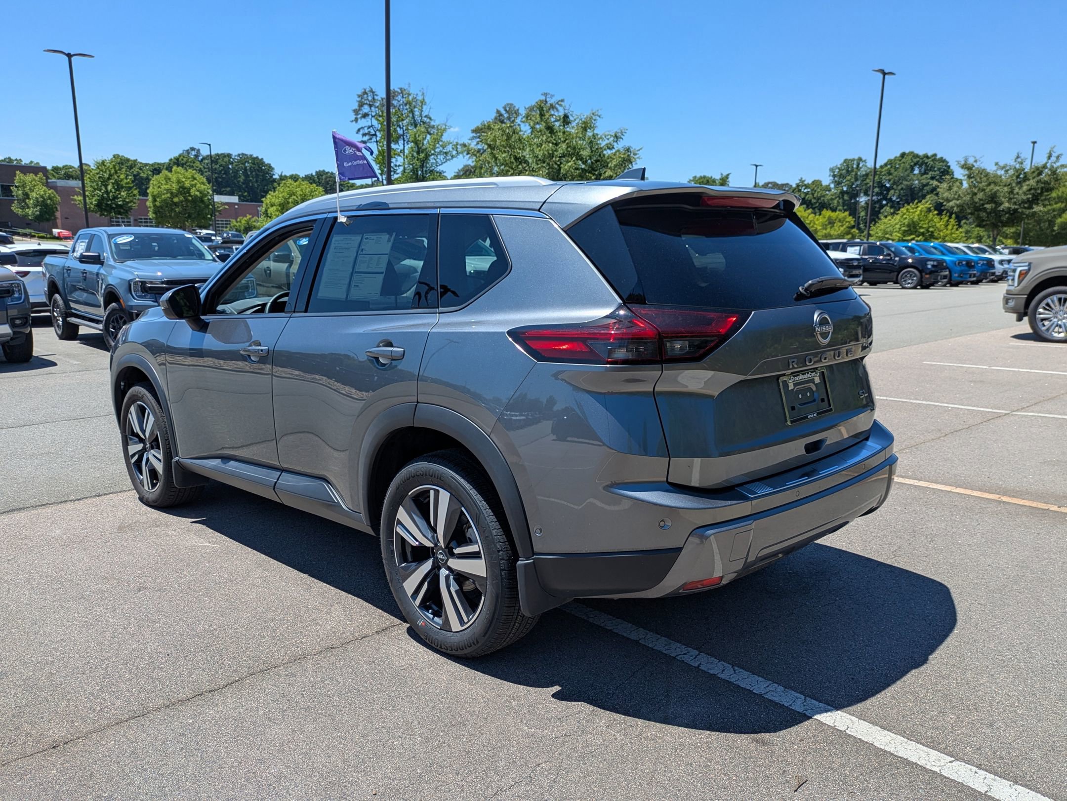 Used 2024 Nissan Rogue SL FWD image 6