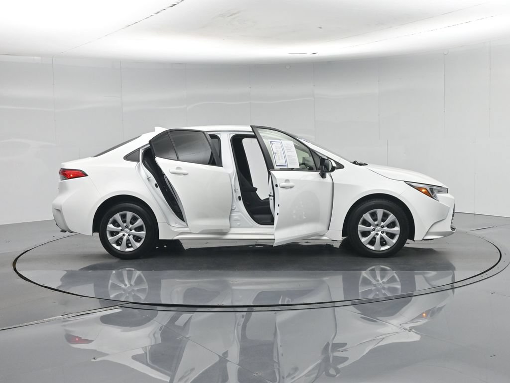 Used 2026 Toyota Corolla LE w/ Carpet Mat Package (TMS) FWD image 5