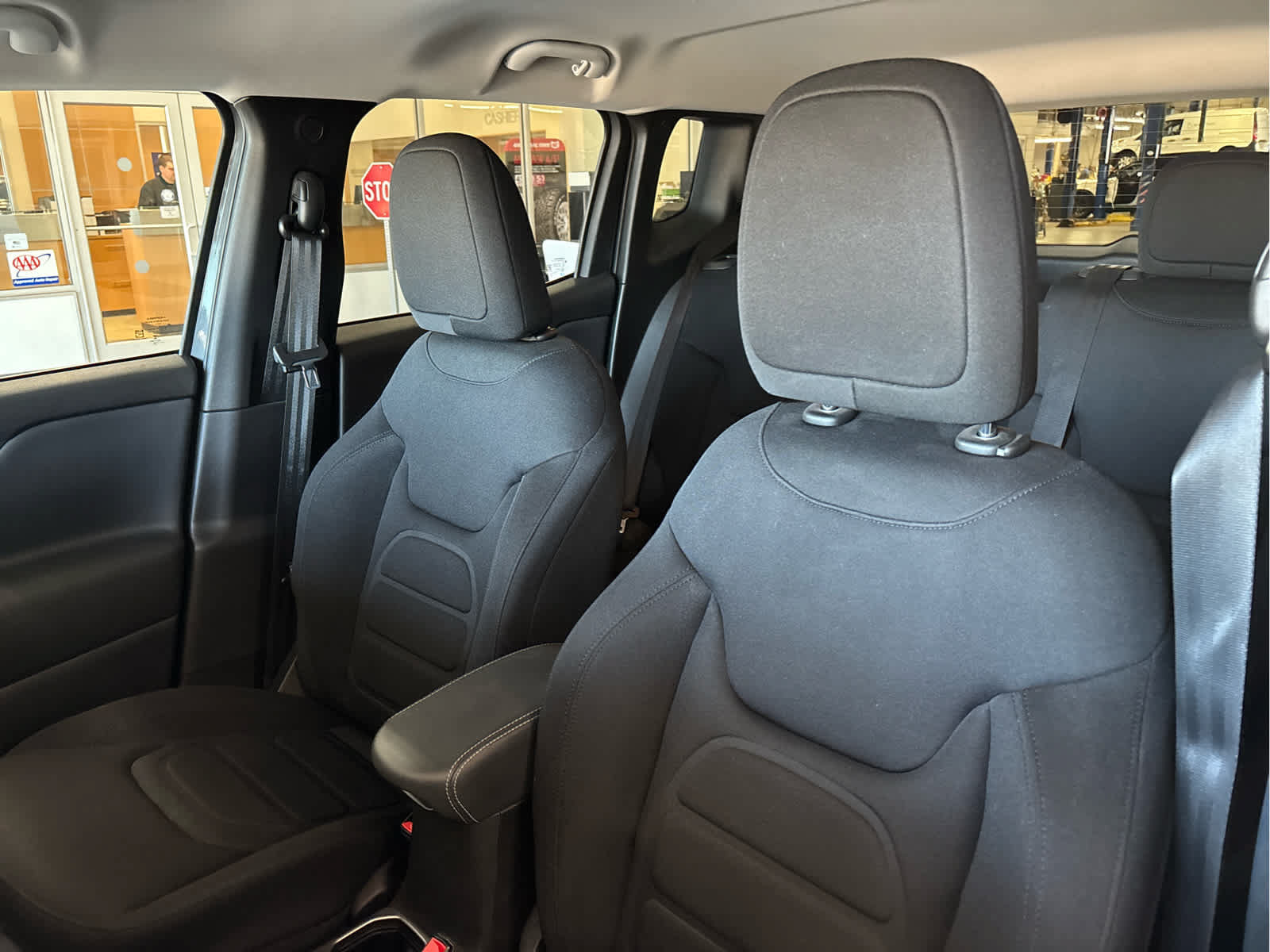 Used 2022 Jeep Renegade Latitude w/ Convenience Group AWD/4WD image 25