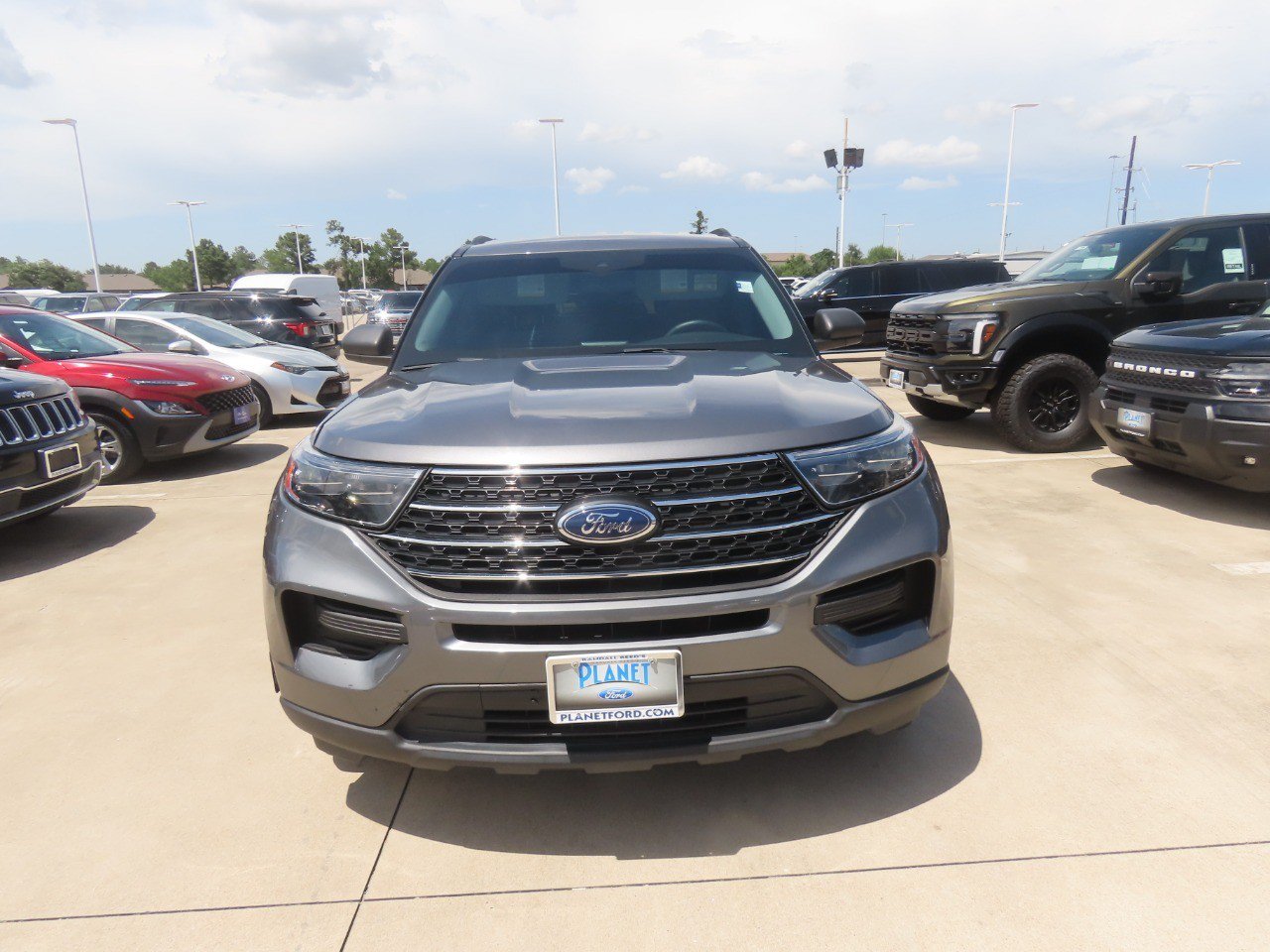 Certified 2023 Ford Explorer XLT RWD image 5