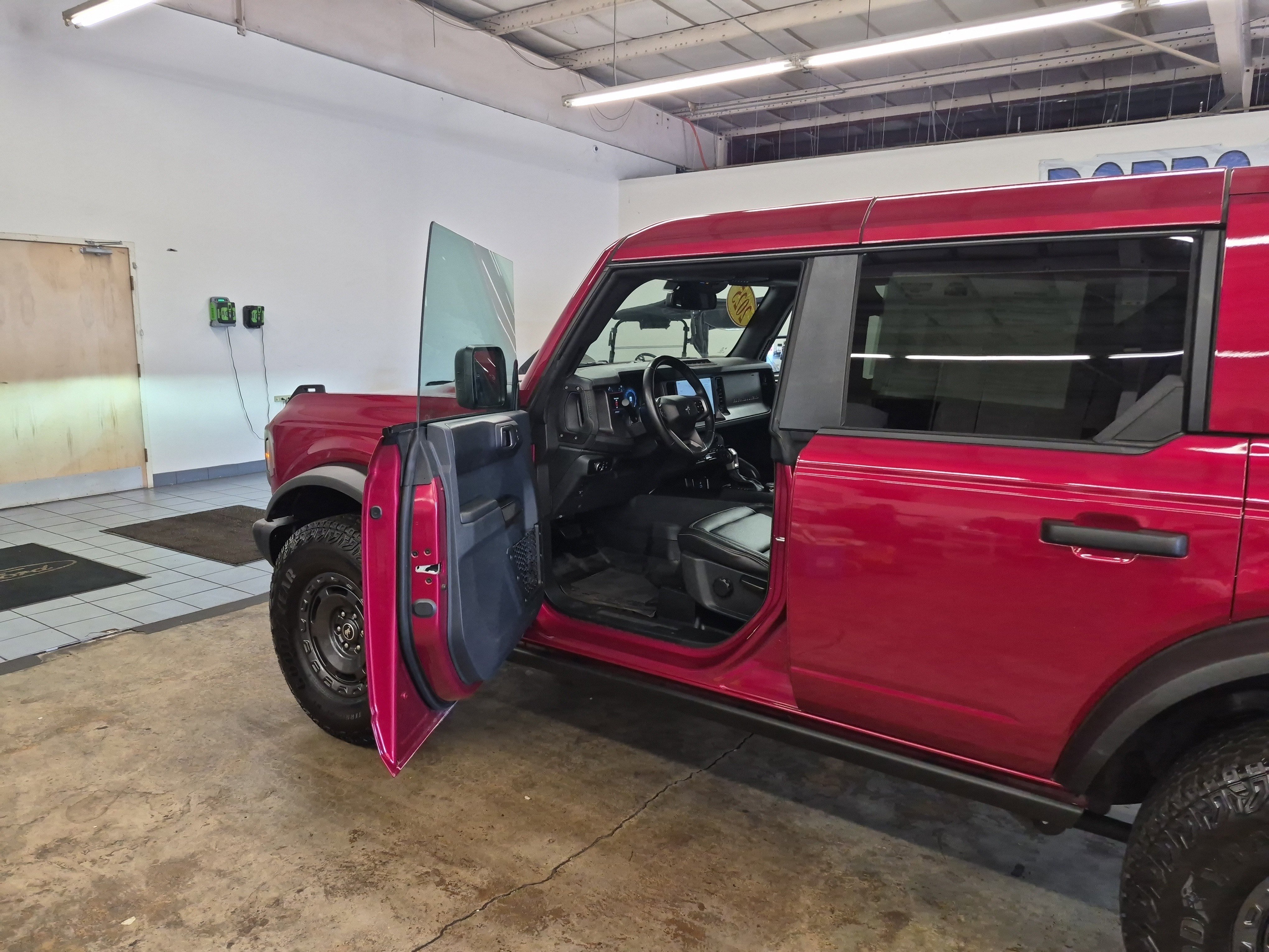 Certified 2025 Ford Bronco Badlands w/ Sasquatch Package AWD/4WD image 10