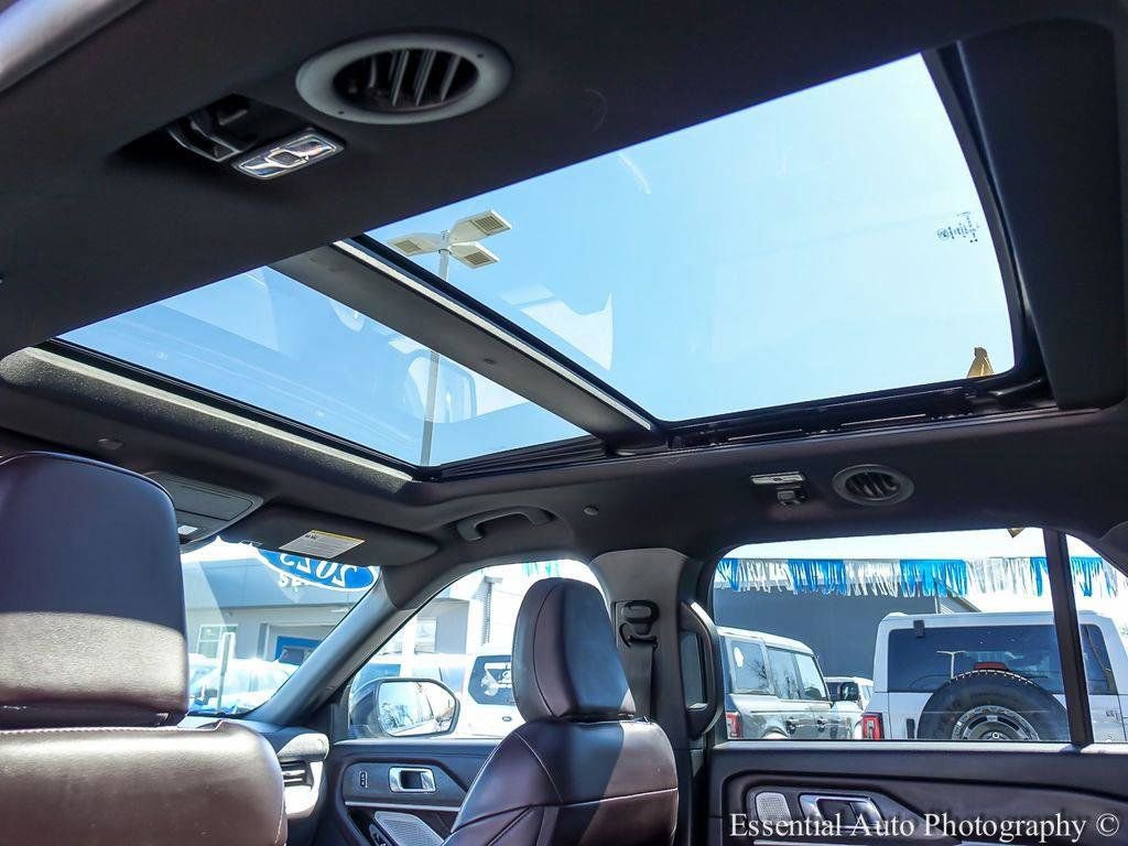 Certified 2025 Ford Explorer Platinum w/ LUX Leather Package image 13