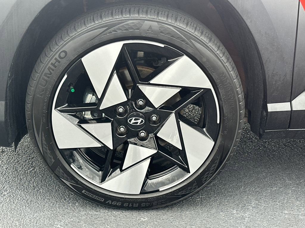 Used 2024 Hyundai Kona Limited FWD image 11