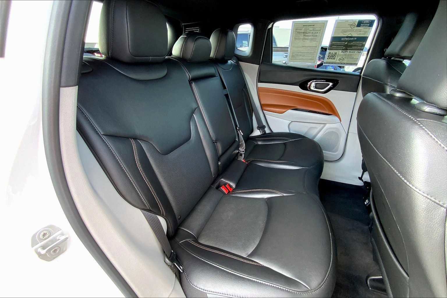 Used 2023 Jeep Compass Limited image 19