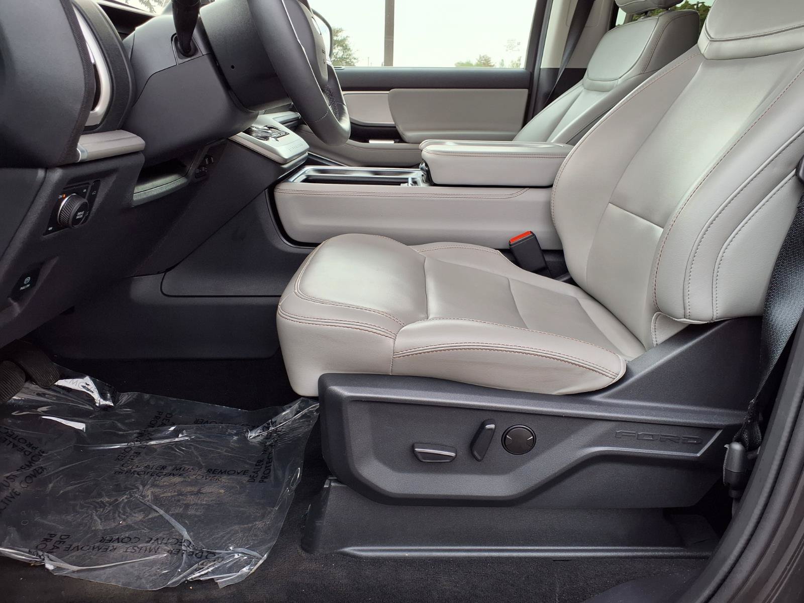 Certified 2025 Ford Expedition Active AWD/4WD image 24