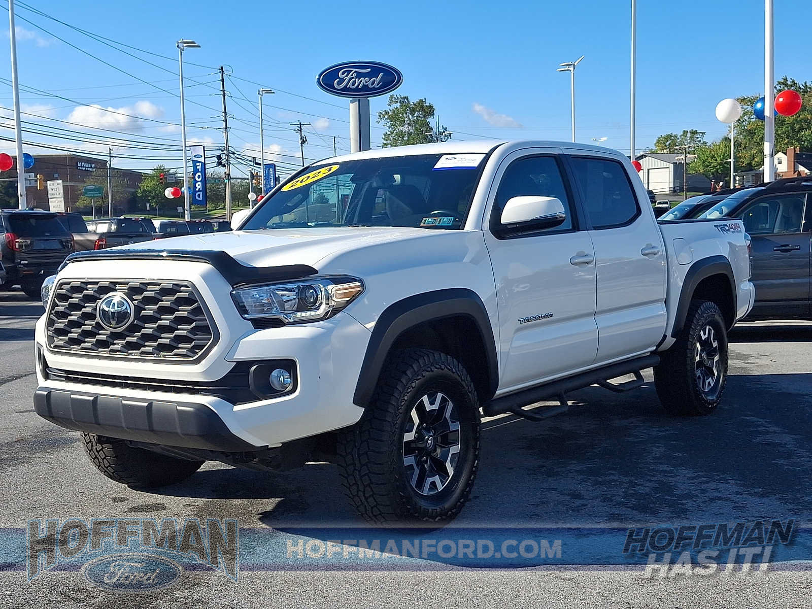 Used 2023 Toyota Tacoma TRD Off-Road w/ Technology Package AWD/4WD image 3
