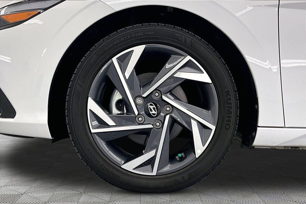 Used 2025 Hyundai Elantra Sport FWD image 9