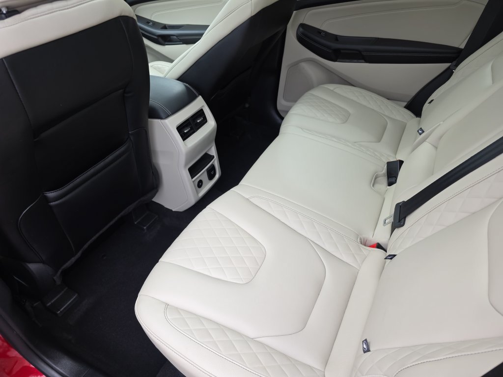Certified 2023 Ford Edge Titanium AWD/4WD image 11