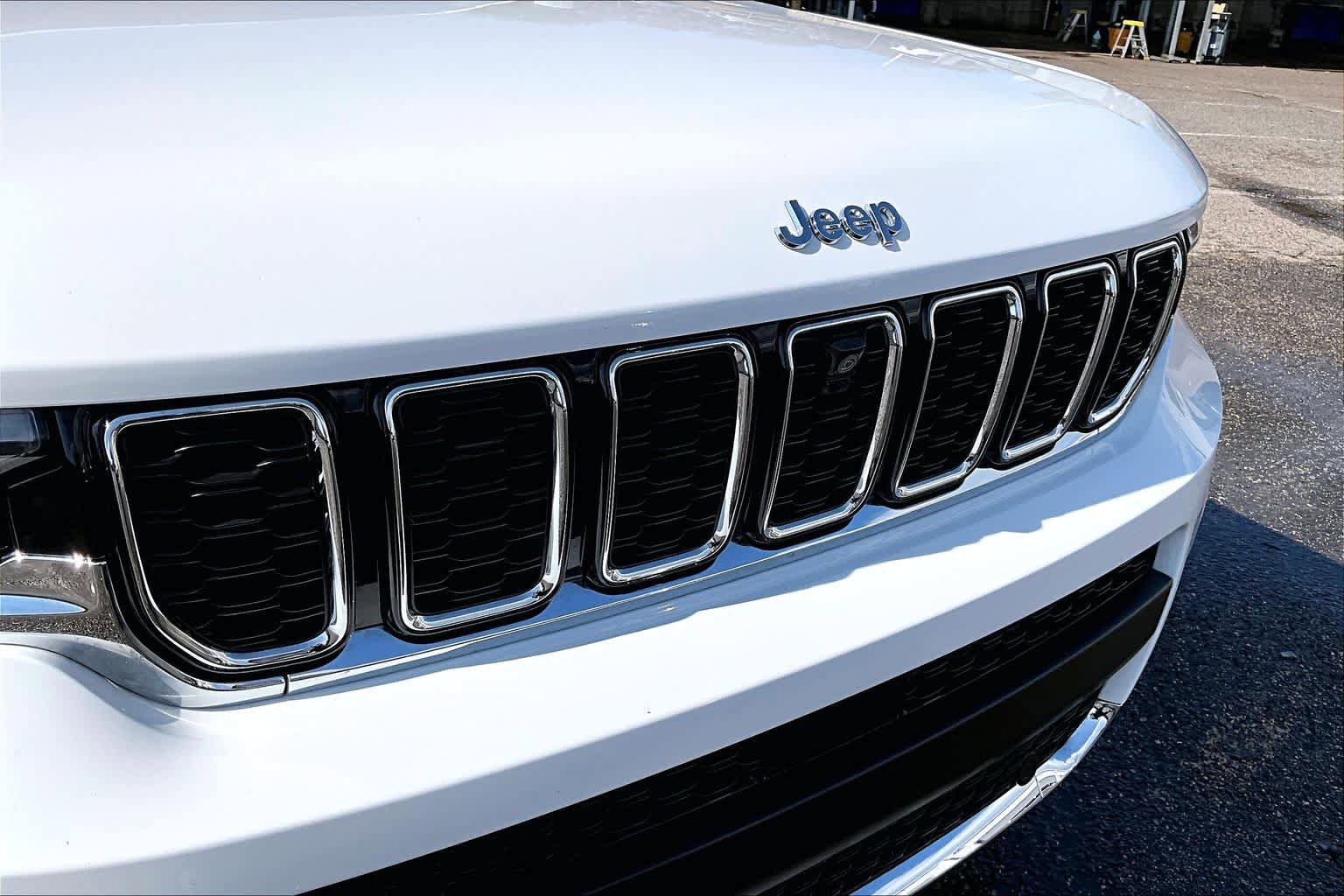 Used 2023 Jeep Grand Cherokee L Limited w/ Luxury Tech Group II RWD image 30