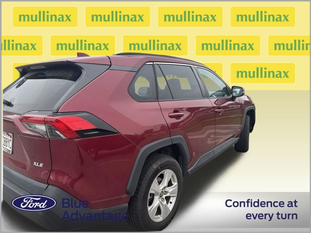 Used 2021 Toyota RAV4 XLE w/ Convenience Package FWD image 2