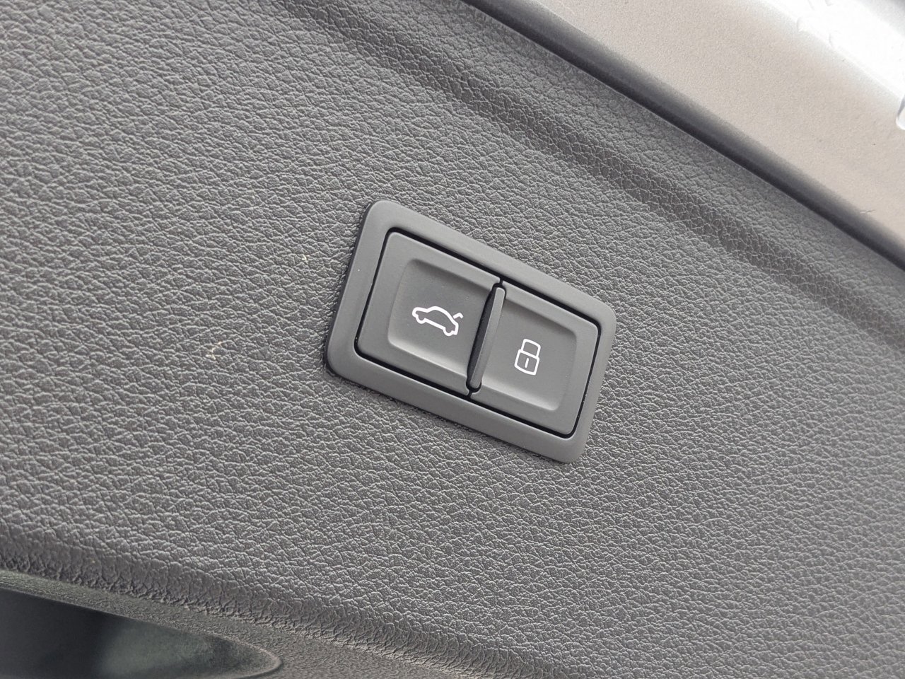 Used 2021 Audi Q5 Premium image 16