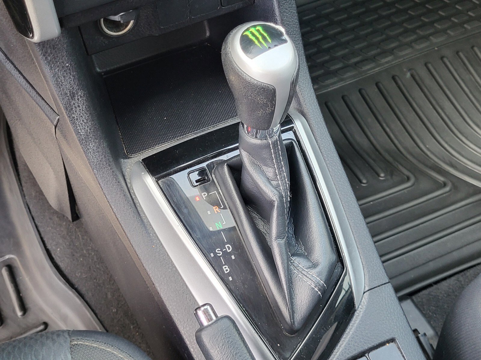 Used 2019 Toyota Corolla LE image 24