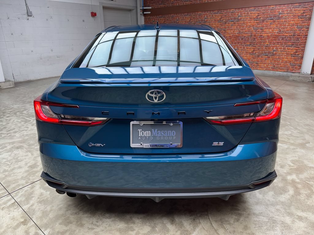 Used 2025 Toyota Camry SE FWD image 4