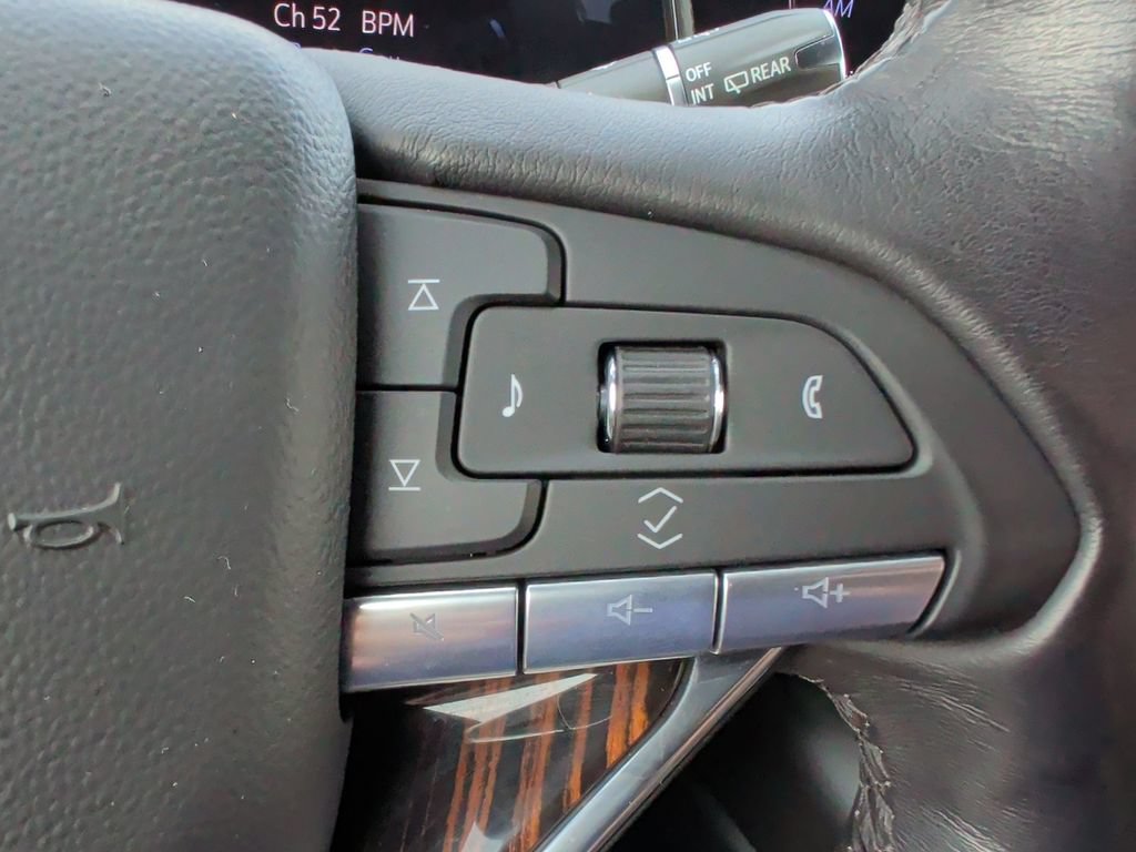 Used 2023 Cadillac Escalade Premium Luxury w/ Performance Package AWD/4WD image 27