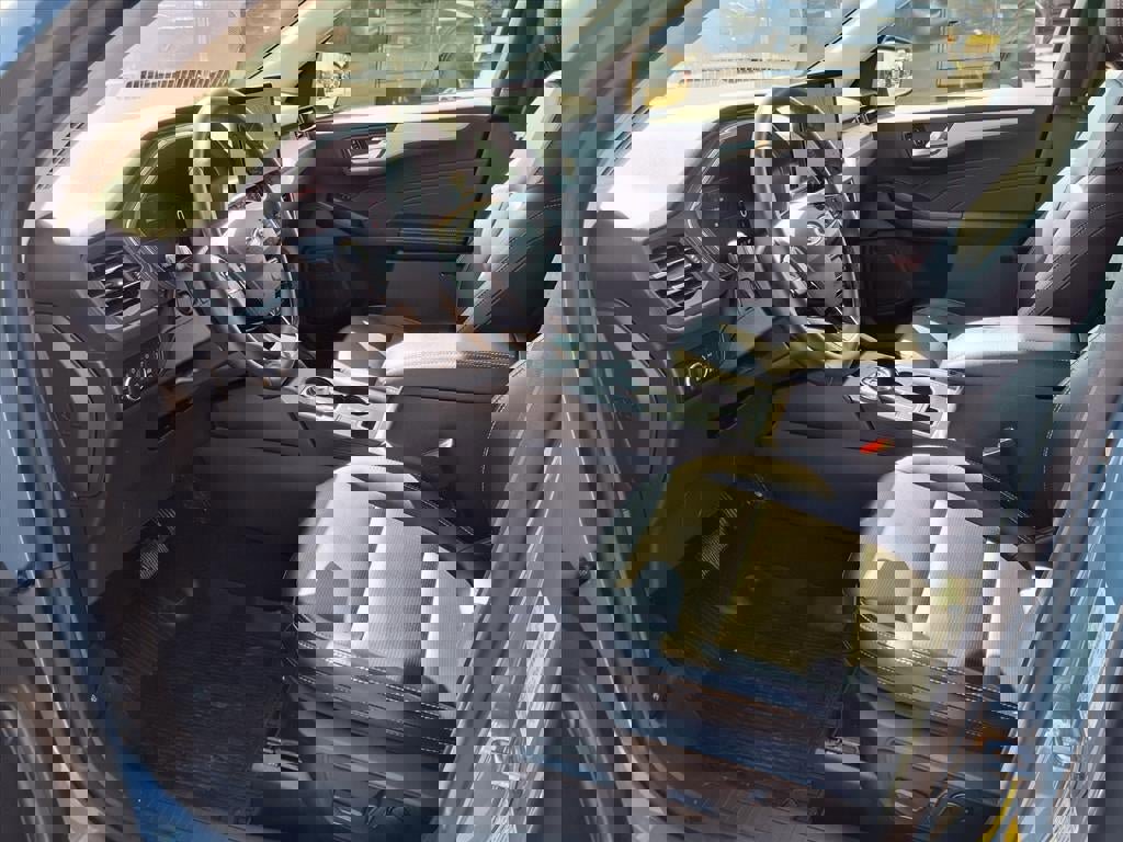 Certified 2023 Ford Escape Platinum w/ Class II Trailer Tow Package image 11