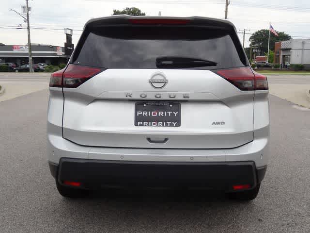 Used 2025 Nissan Rogue SV AWD/4WD image 3