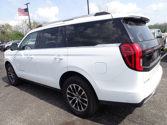 Certified 2025 Ford Expedition Platinum AWD/4WD image 4